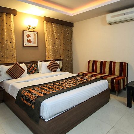 Oyo 4161 Hotel Shailly Inn Ахмедабад Экстерьер фото