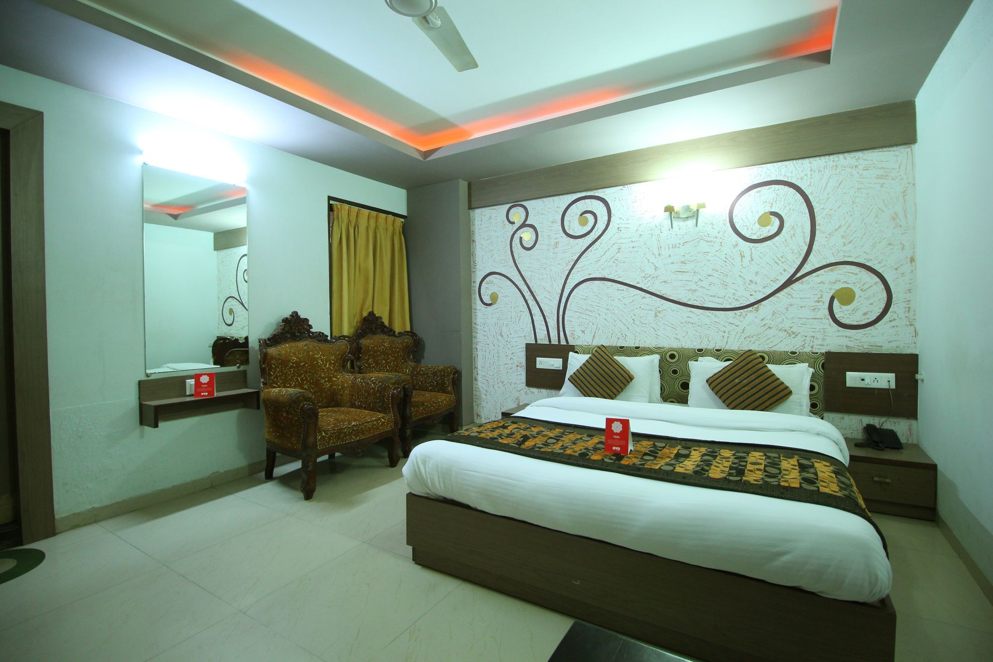 Oyo 4161 Hotel Shailly Inn Ахмедабад Экстерьер фото