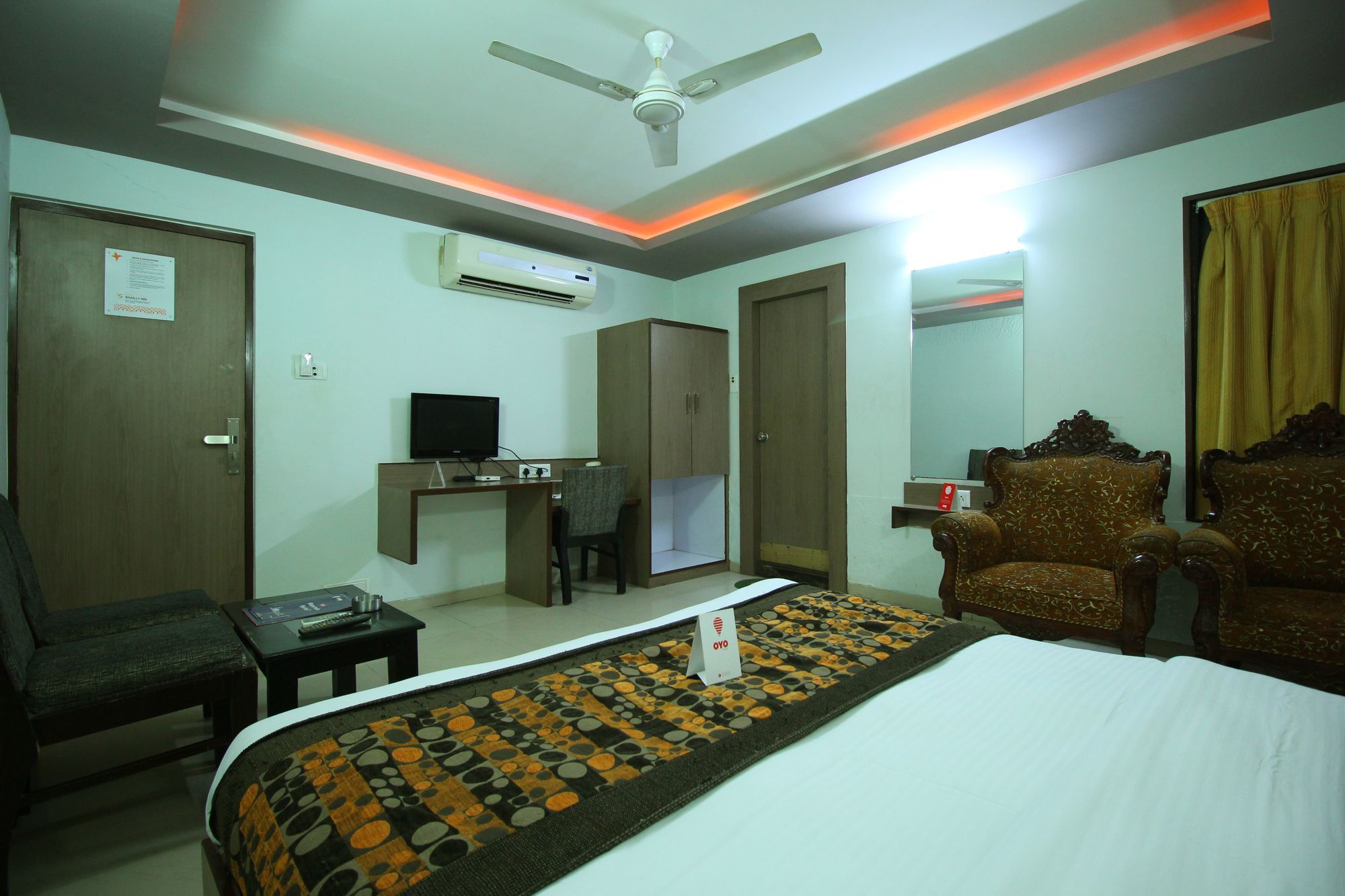 Oyo 4161 Hotel Shailly Inn Ахмедабад Экстерьер фото