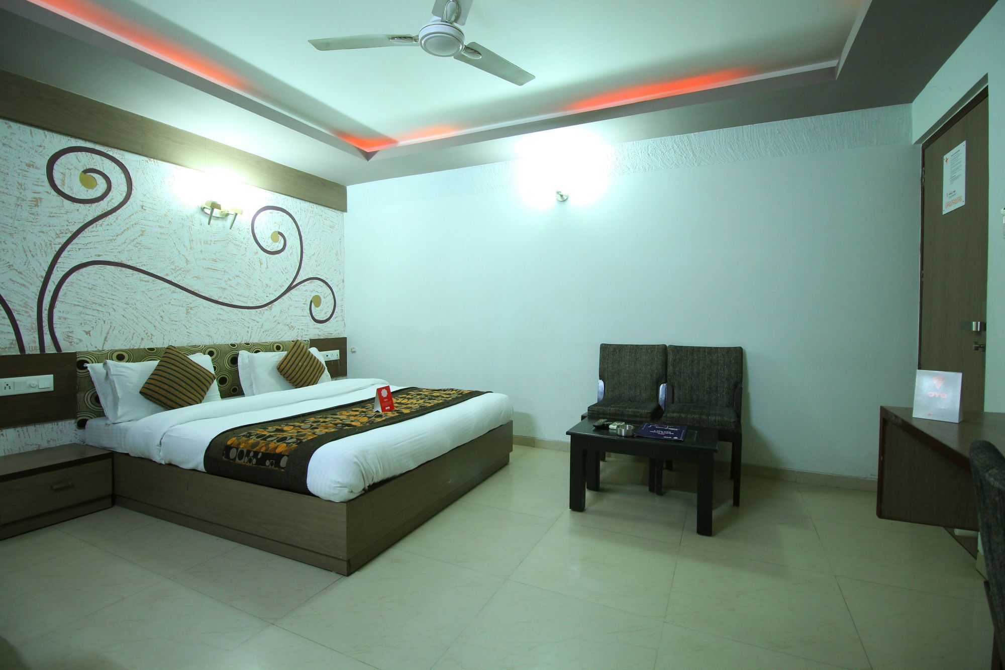 Oyo 4161 Hotel Shailly Inn Ахмедабад Экстерьер фото