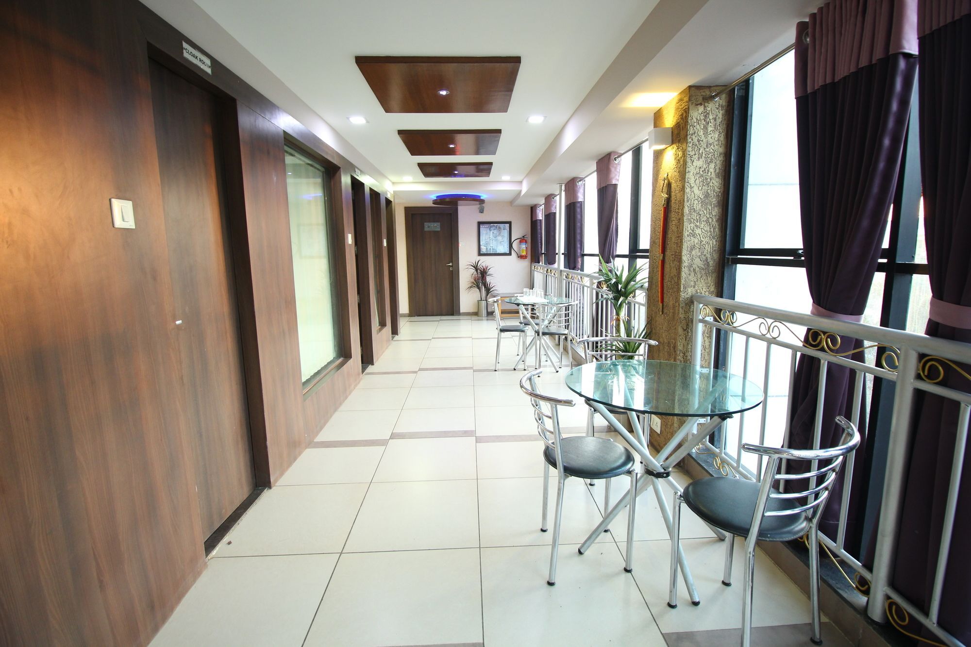 Oyo 4161 Hotel Shailly Inn Ахмедабад Экстерьер фото