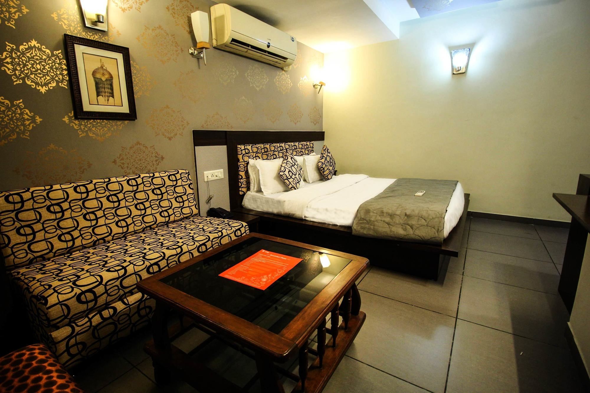 Oyo 4161 Hotel Shailly Inn Ахмедабад Экстерьер фото