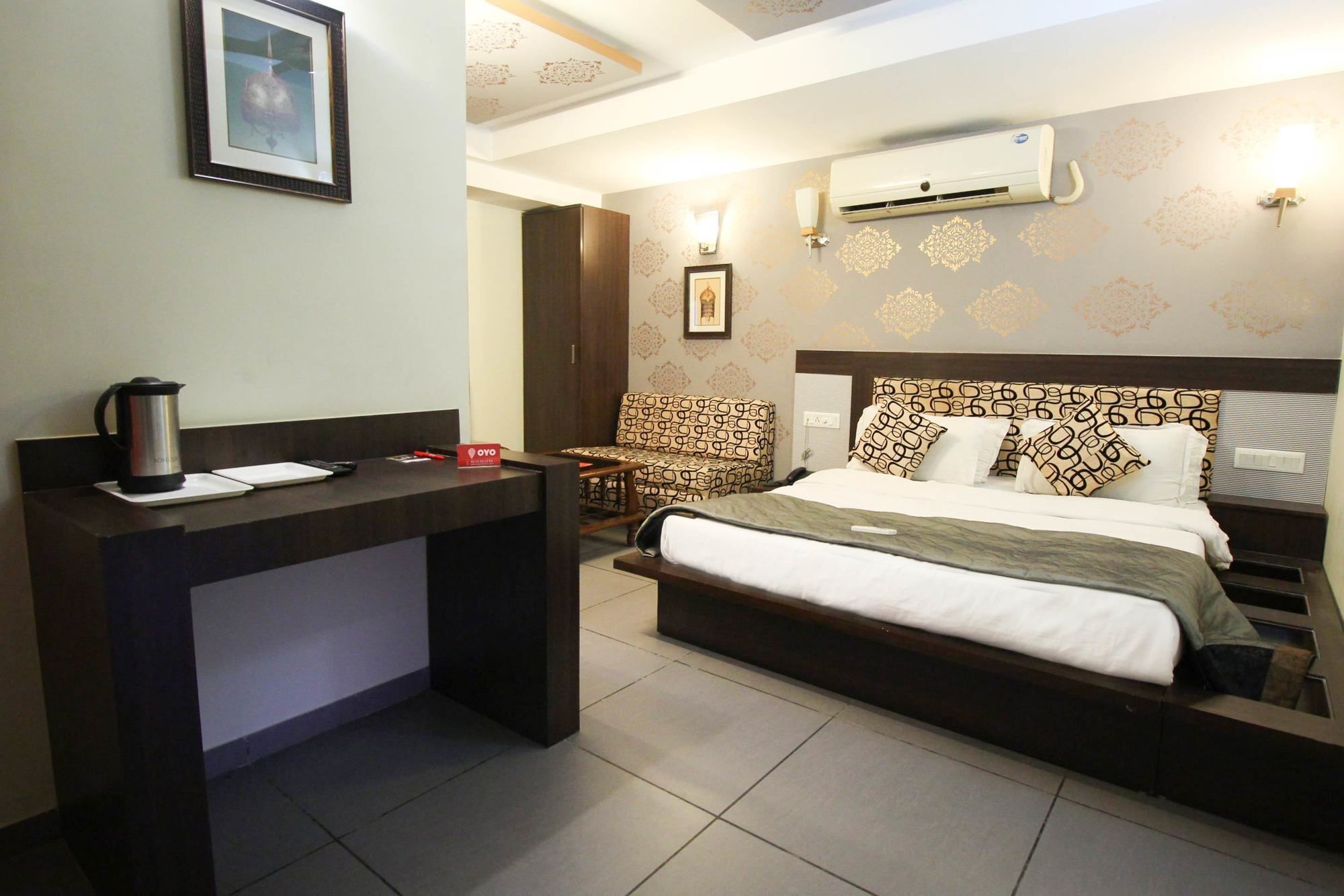 Oyo 4161 Hotel Shailly Inn Ахмедабад Экстерьер фото